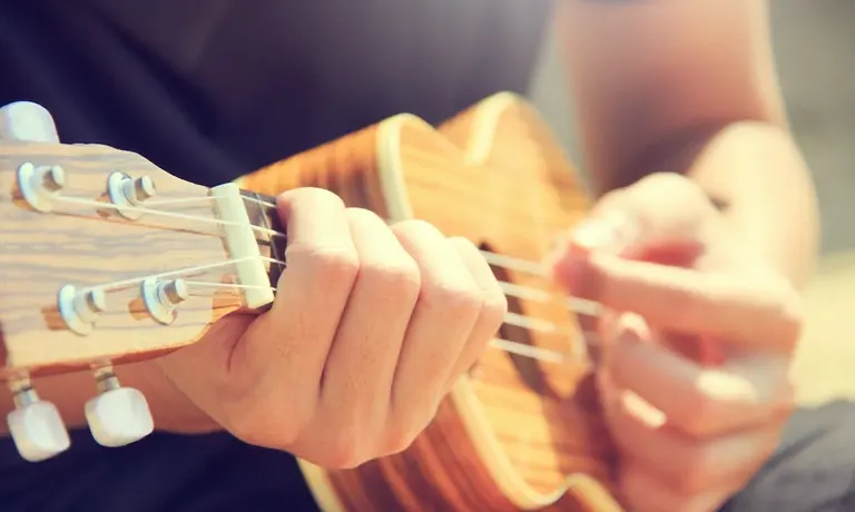 Aplicaciones para afinar la guitarra: pros y contras