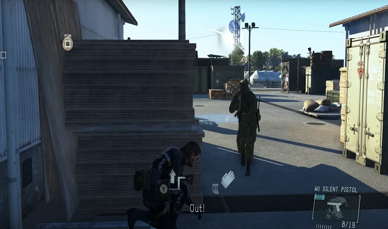 Big Boss menyergap seorang prajurit di salah satu misi Metal Gear Solid V: Ground Zeroes