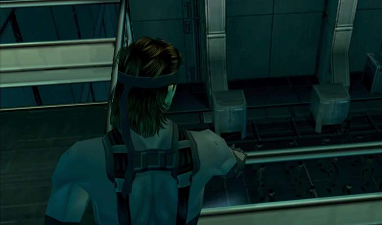 Solid Snake, protagonis Metal Gear Solid 2: Sons of Liberty selama cutscene di misi pertama game