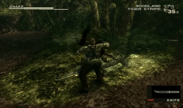 Naked Snake, protagonis Metal Gear Solid 3: Subsistence dalam misi di rawa 